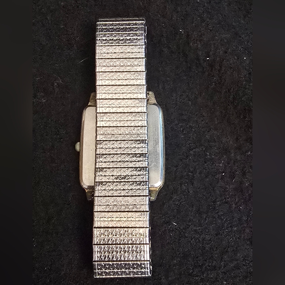 Pulsar Gold-Tone Rectangular Dress Watch - Picture 3 of 4
